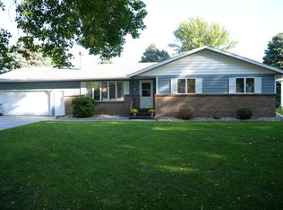 918 NE 10th St, Madison, SD 57042