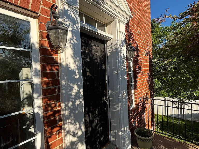 1045 Glenwood Station Ln — Photo 15