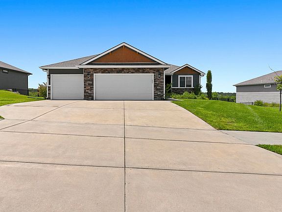 4th image of 408 Ledgestone Ridge Ct