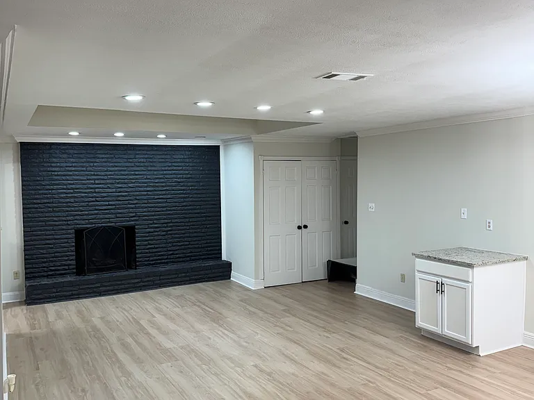 112 Oak Dr — Photo 3