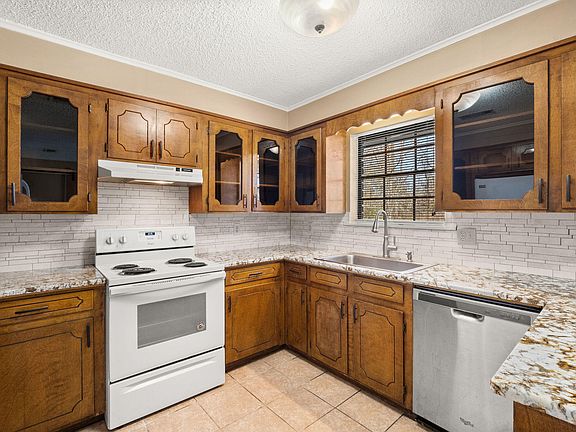 4th image of 139 Cochran Rd