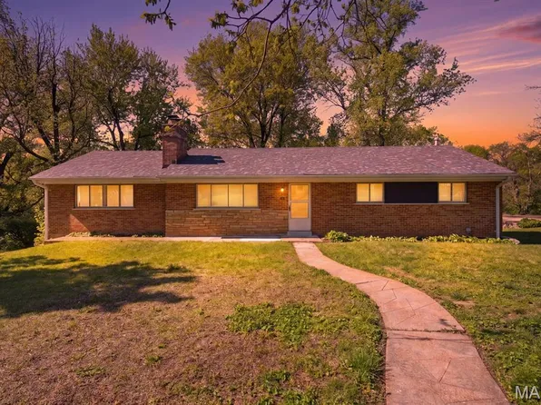 46 Green Acres Rd, Saint Louis, MO 63137