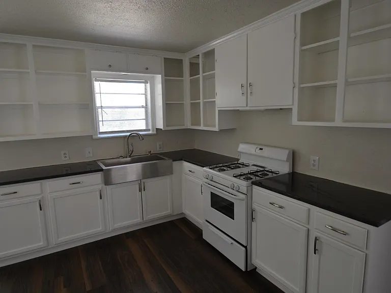 5404 Fursman Ave — Photo 3