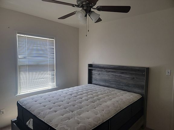 3rd image of 9897 Sierra Dr