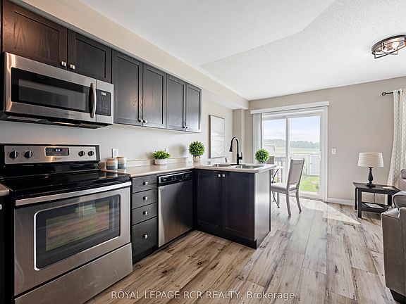 5th image of 829 Cook Cres