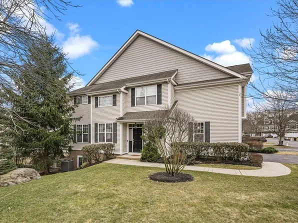 1 Putters Way, Middletown, NY 10940