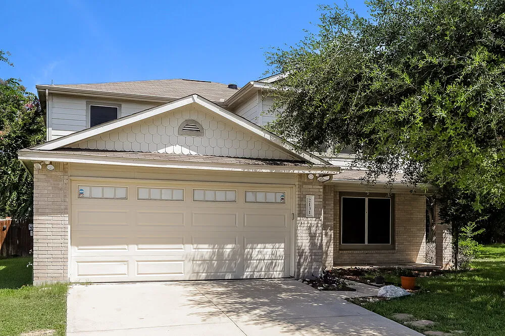 4 bed, 3.0 bath, 2707 sqft, $2,420 — Photo 1