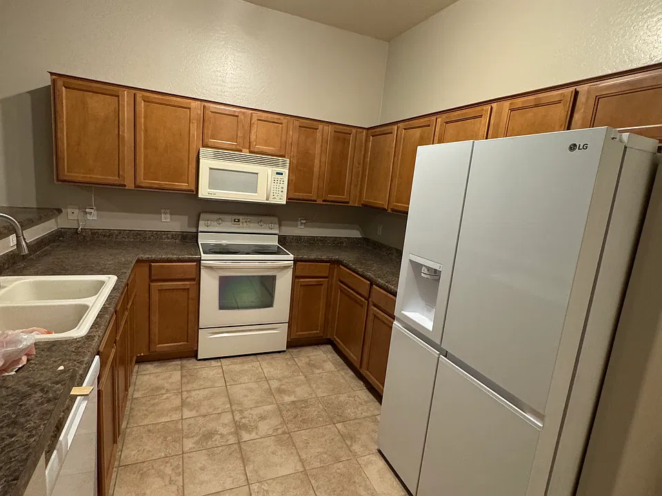 2250 E Deer Valley Rd #5