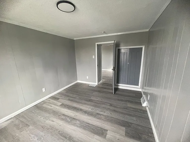 1044 Delaware Ave — Photo 15
