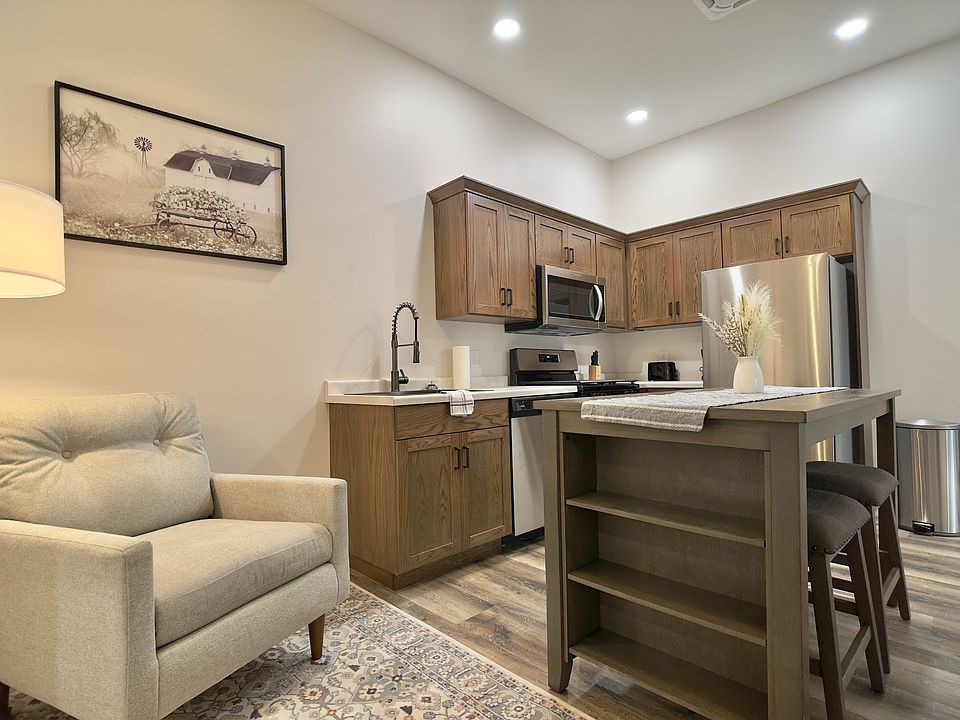 1st image of 423 Adams Ave #6