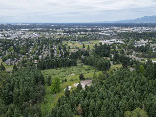 2400 S Louis Ln, Eugene, OR 97405