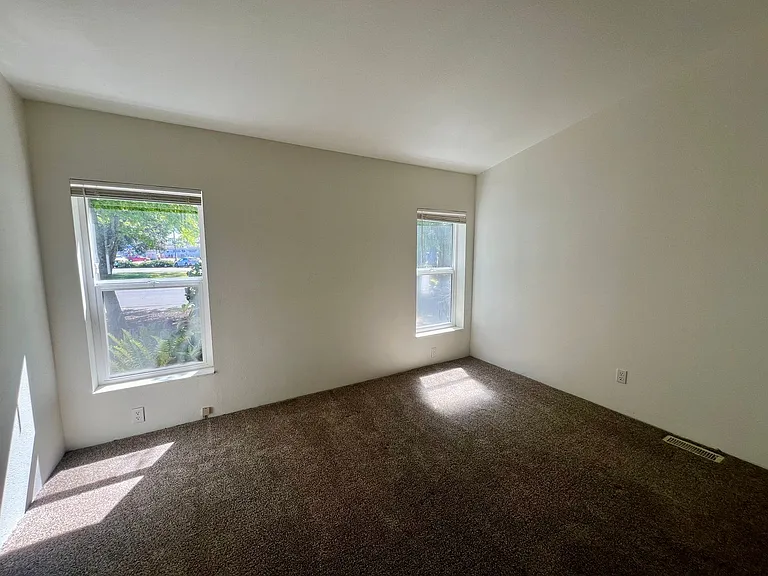2054 Marion Ave — Photo 9