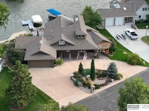 106 Abbey Lndg, Valley, NE 68064