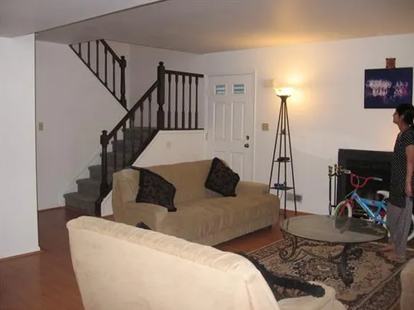 35 Almond Dr, Somerset, NJ 08873