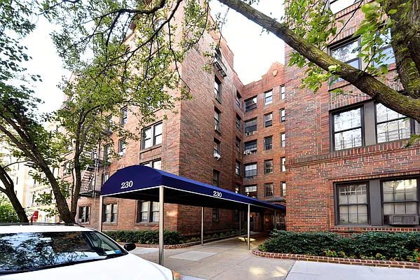 Rented by Buchbinder & Warren | media 29