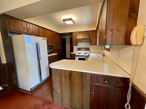 5th image of 371 Evergreen Dr