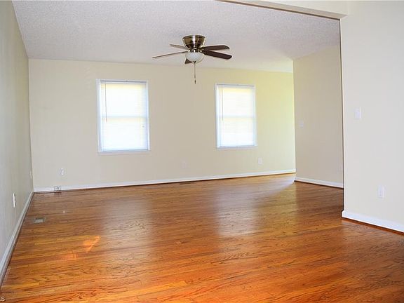 4th image of 3221 S Elm Eugene St
