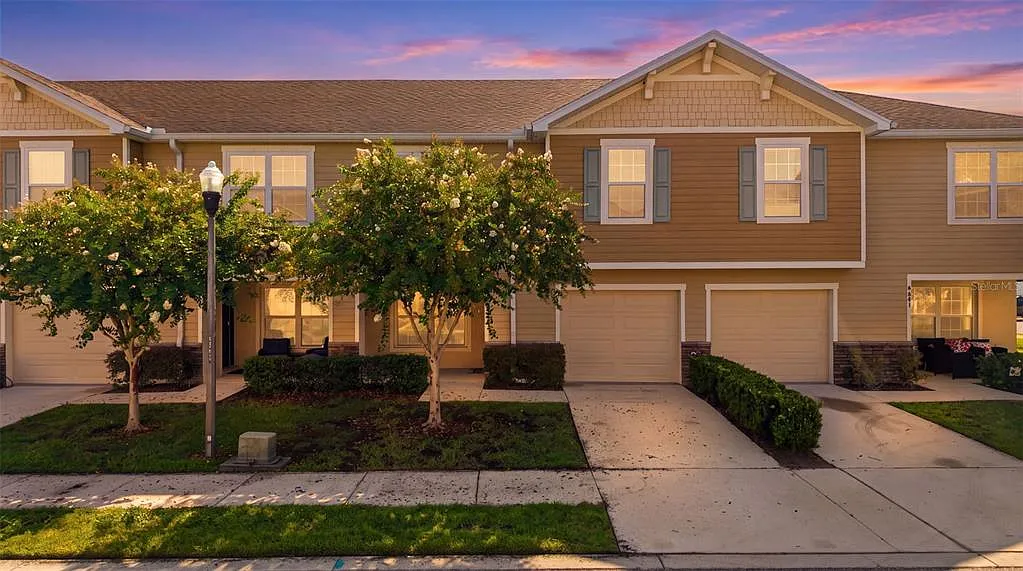 3 bed, 2.5 bath, 1627 sqft, $2,200 — Photo 1