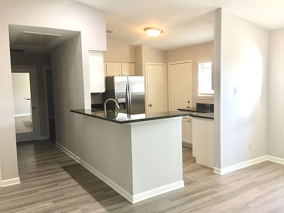 2nd image of 2105 Cottage Oak Ln