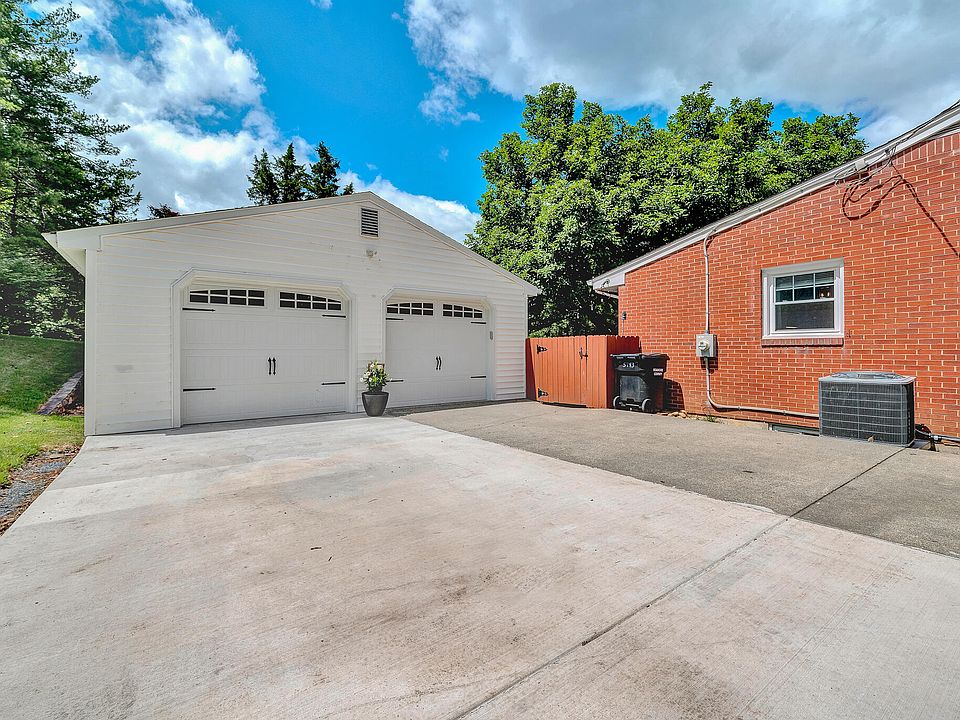 5743 Pine Acres Ln, Roanoke, VA 24018 | Zillow