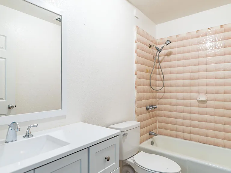 645 S Avenue 647A #647B-649B — Photo 21