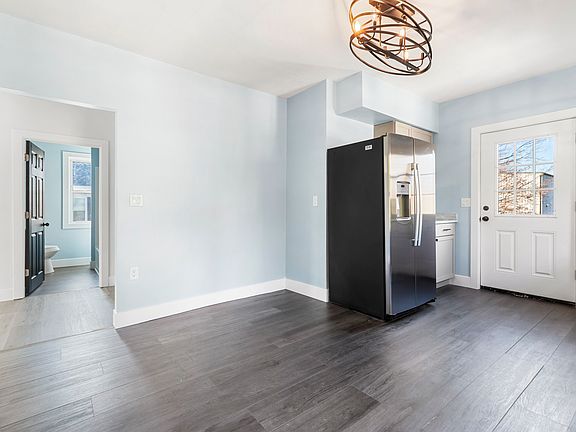 4th image of 12 Bradford Ave APT 2