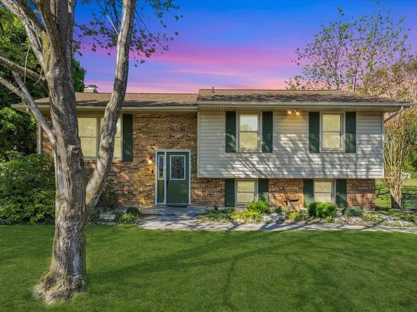 6880 Riverbend Dr, Radford, VA 24141