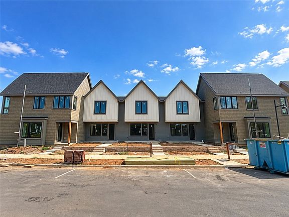 2nd image of 2326 W Markham