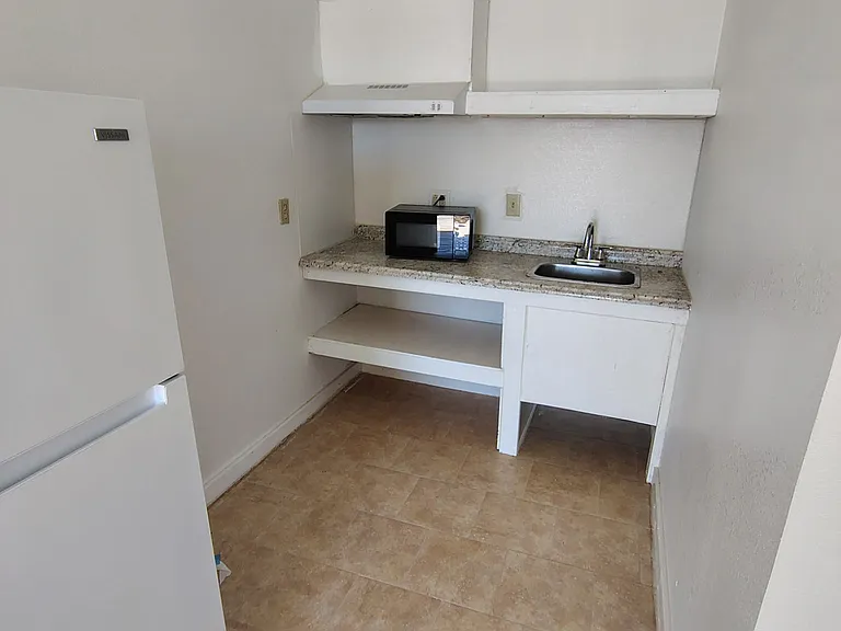 1804 Scurry St — Photo 2