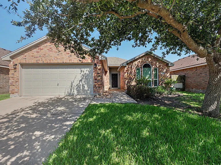 1111 Meadowbrook Dr — Photo 2
