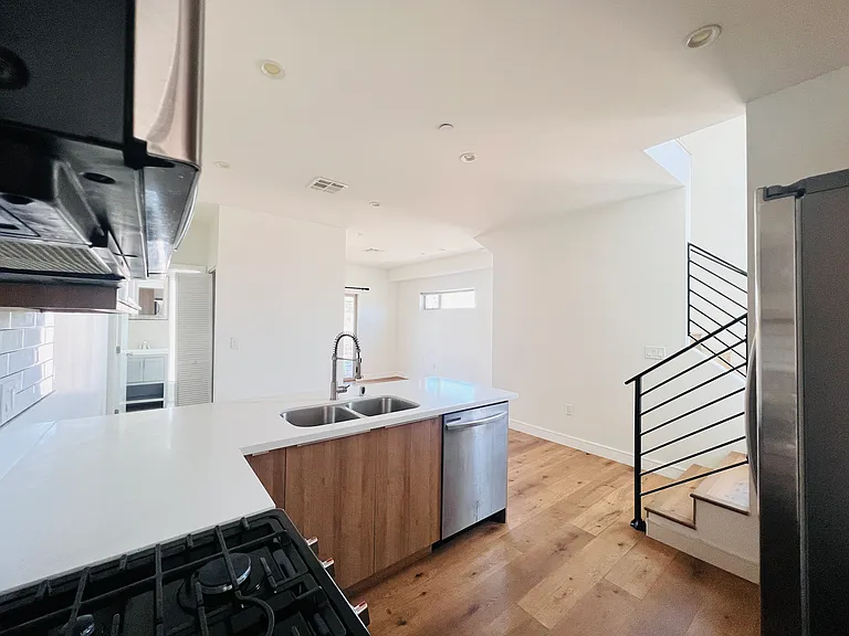 250 S Burlington Ave #250 — Photo 24