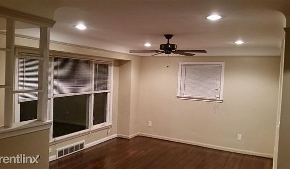 20321 Grandville-Living Room
