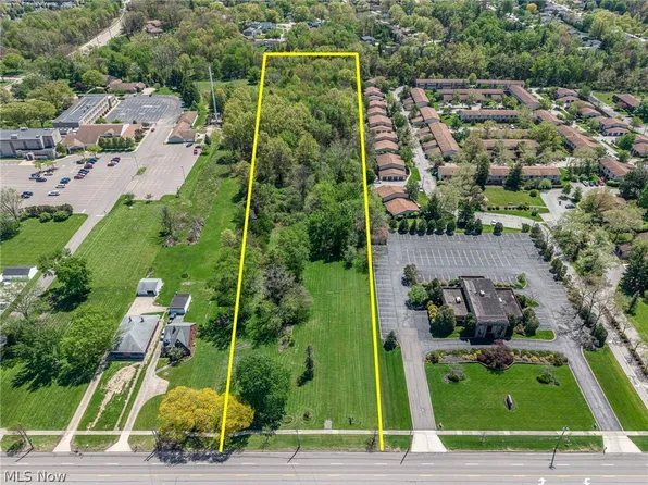 7305 Pearl Rd, Middleburg Heights, OH 44130