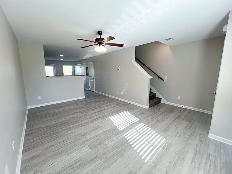 106 Smithson Ct — Photo 4