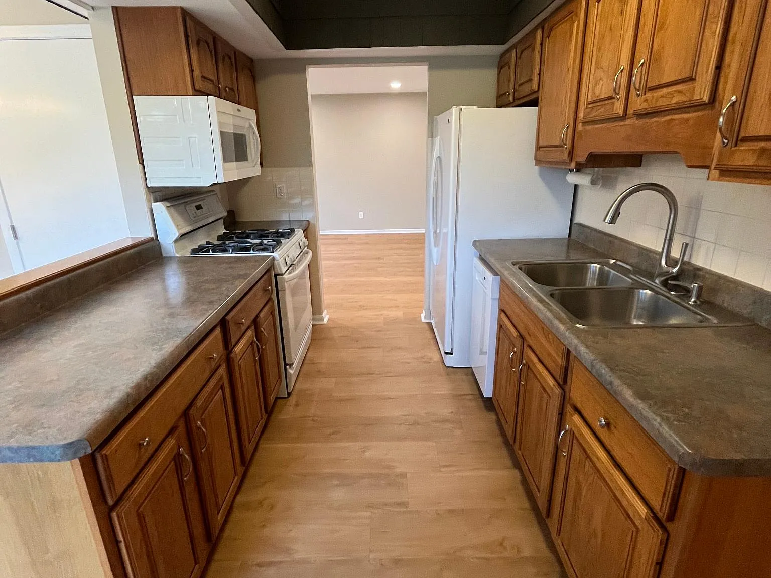 3 bed, 1.5 bath, 1176 sqft, $2,700 — Photo 4