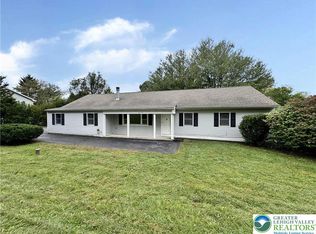 6752 Old Grange Rd, Slatington, PA 18080