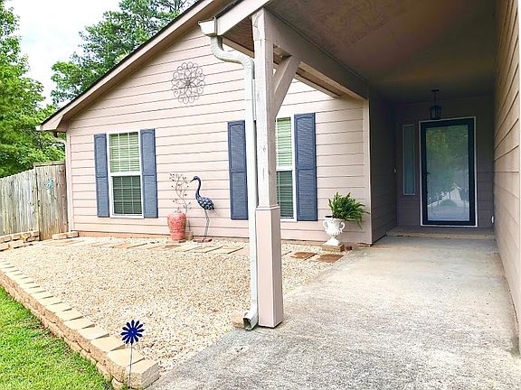 3rd image of 5565 Dorsett Shoals Ln