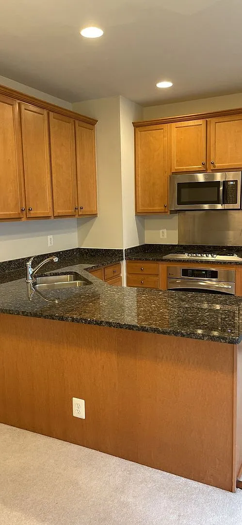 2161 Oberlin Dr — Photo 2