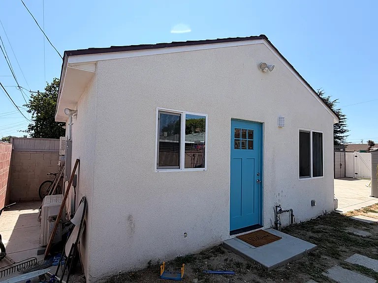 Gurley Ave — Photo 2