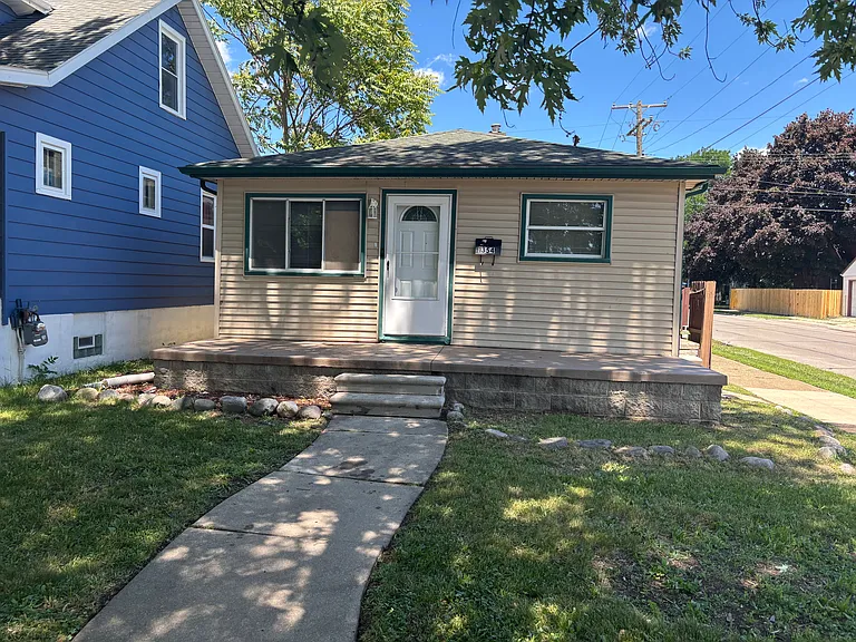 1354 Buckingham Ave — Photo 1