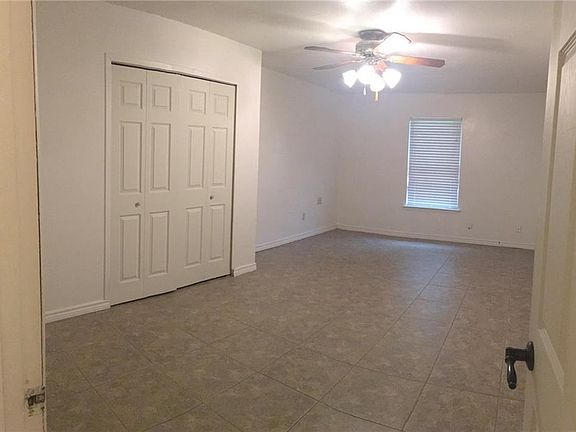 4th image of 887 Guadalajara Dr