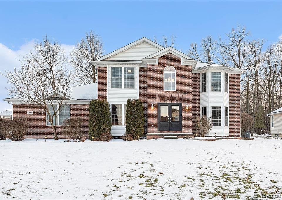 1st image of 2086 Larkspur Ln