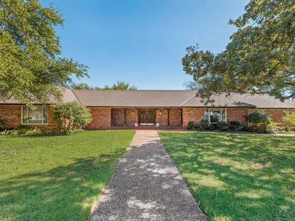 901 Spears St, Bowie, TX 76230