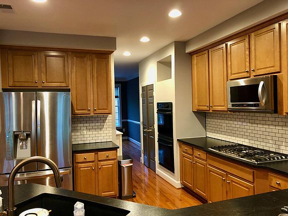 3rd image of 123 Herndon Mill Cir