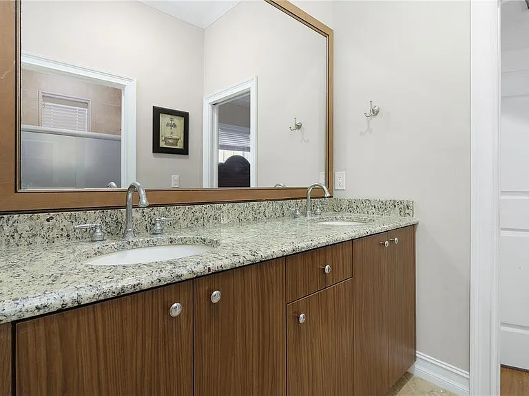 216 Eastpark Dr — Photo 40
