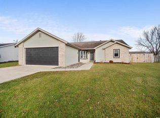 13411 Hoosier St, Grabill, IN 46741