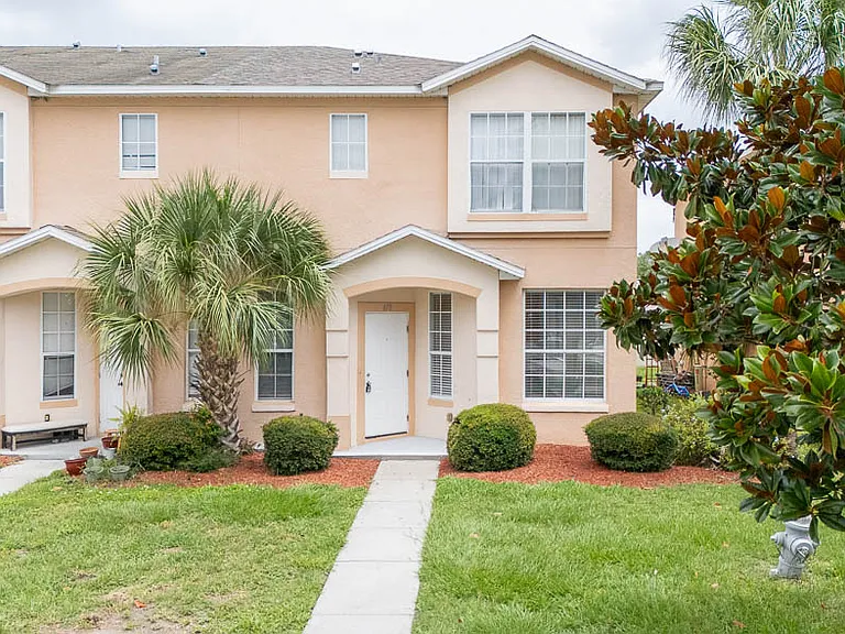608 Captiva Cir — Photo 3