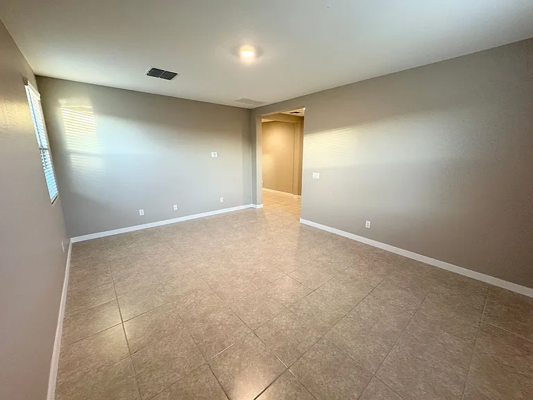 19624 W Badgett Ln — Photo 7
