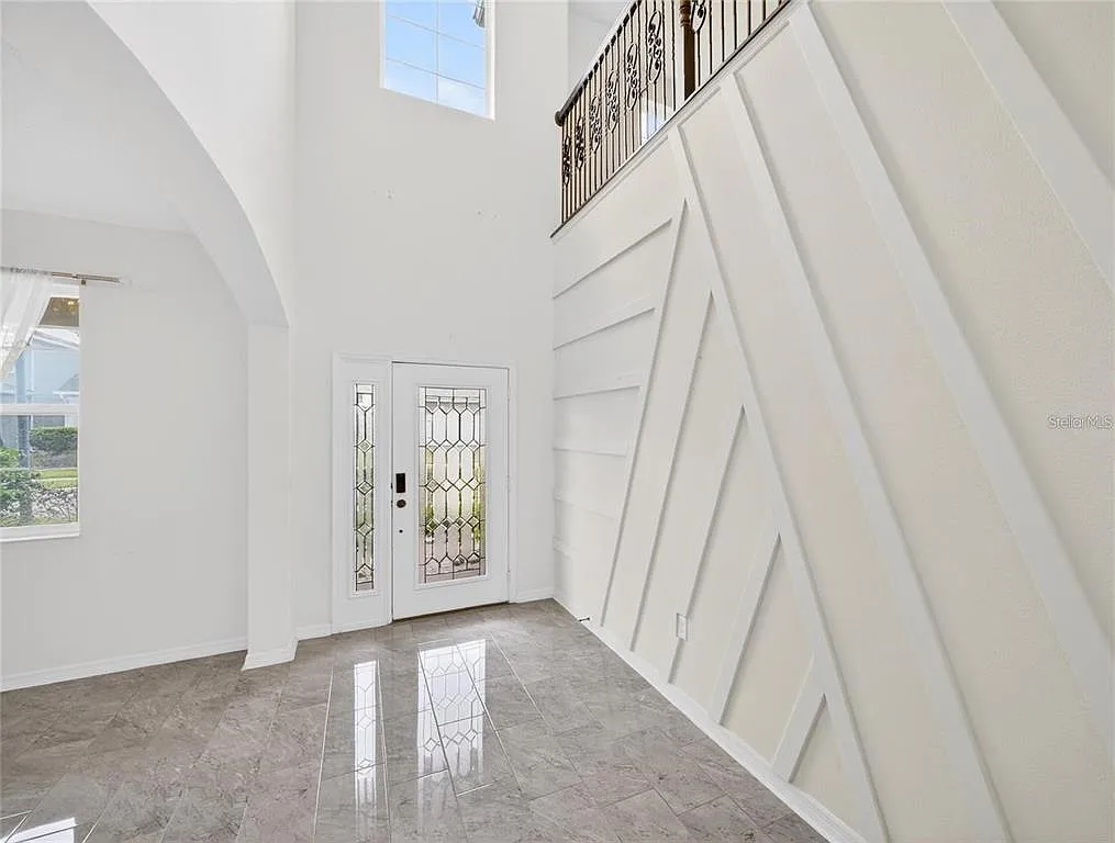 5 bed, 5.0 bath, 3781 sqft, $4,200 — Photo 2