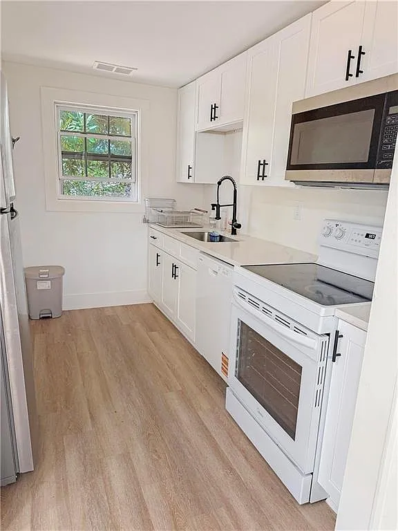 2 bed, 1.0 bath, $2,200 — Photo 2